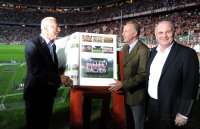 Fussball CHL  Saison 2011/2012: Ehren Praesident Franz Beckenbauer, Vorstandsvorsitzender Karl Heinz Rummenigge, Praesident Uli Hoeness (v. li., FC Bayern Muenchen)