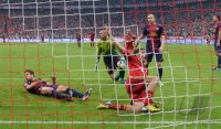 FUSSBALL INTERNATIONAL CHL HALBFINALE 12/13: FC Bayern Muenchen - FC Barcelona