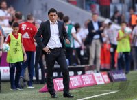 Fussball 1. Bundesliga Saison 17/18: JUBEL Trainer Tayfun Korkut (VfB Stuttgart)