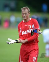 FUSSBALL 1. Bundesliga 2013/2014: Torwart Alexander Manninger (FC Augsburg)