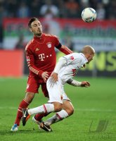 Fussball 1. Bundesliga, Saison 2011/2012:  Diego Contento (li, FC Bayern Muenchen) gegen Tobias Werner (FC Augsburg)