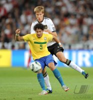Fussball International  Testspiel:  Alexandre PATO (li, Brasilien) gegen Holger BADSTUBER (re, Deutschland)