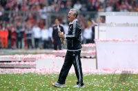 Fussball 1. Bundesliga  Saison  2012/2013:  Trainer Jupp Heynckes (FC Bayern Muenchen) mit Schale