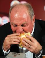 FC Bayern Muenchen Manager Uli Hoeness bei Burger King