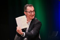 Moderiert von Minister Cem Oezdemir