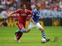 FUSSBALL: LIGA TOTAL CUP 2010 , Gojko Kacar (li, HSV) gegen Ivan Rakitic (re, Schalke)