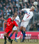 Fussball Bundesliga: Hannover - Hamburger SV, Zweikampf