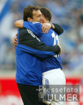 Fussball 1. Bundesliga: Schalke - Cottbus, Jubel Wilmots u. Sand