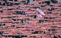 Fussball 1. Bundesliga :  VfB Fankurve mit Schals NIEMALS 2. LIGA