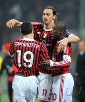 Fussball CHL  Saison 2011/2012: Gianluca Zambrotta, Zlatan Ibrahimovic , Clarence Seedorf (v. li., AC Mailand)