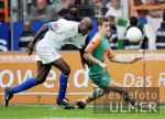 Fussball 1. Bundesliga: Bochum - Bremen, Zweikampf