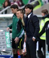 Fussball Deutsche Nationalmannschaft : Kevin Grosskreutz, Trainer Joachim Loew (v. li., GER)