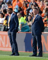 Fussball International: Trainer van Gaal (Holland) und Co-Trainer Kluivert (Holland)