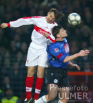 Fussball 1. Bundesliga: Bielefeld - Stuttgart, Zweikampf