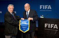 Besuch des Civil Service Football Club London im Home of FIFA