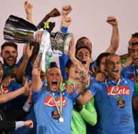 Fussball Supercoppa Italia Finale 2014 in Doha: JUBEL SSC Neapel