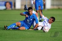1. Fussball Bundesliga: Andre Ricardo (li, Chernomorets Burgas) gegen Mario Gavranovic (re, Schalke)