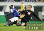 Fussball 1. Bundesliga: Schalke - Bremen, Zweikampf