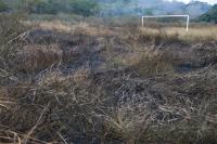 FUSSBALL: FEATURE BRANDRODUNG EINES FUSSBALLPLATZES