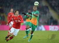 Fussball International:  Florian KLEIN (li, Oesterreich) gegen Didier Drogba (Elfenbeinkueste)