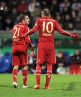 Fussball DFB Pokal 11/12 : Philipp Lahm, Arjen Robben (v. li., FC Bayern Muenchen)