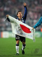 Fussball CHL  Saison 2010/2011: JUBEL mit der Japanischen Flagge, Yuto Nagatomo (Inter Mailand)