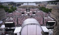 Fussball DFB Pokal Finale 24/25: Arminia Bielefeld - VfB Stuttgart, Public Viewing auf dem Schlossplatz