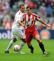 Fussball 1. Bundesliga : Nikolce Noveski (li, 1. FSV Mainz 05) gegen Miroslav Klose (re, FC Bayern Muenchen)