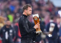 Fussball 1. Bundesliga Saison 21/22: JUBEL FC Bayern Muenchen feiert die 32. Meisterschaft