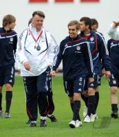 Fussball 1. Bundesliga: Trainer Louis van Gaal mit Philipp Lahm  (v.li., FCB)