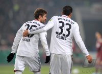 Fussball DFB Pokal, Saison 2011/2012, Viertelfinale: Thomas Mueller (li,) mit Mario Gomez (FC Bayern Muenchen)