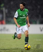 FUSSBALL, DFB Pokal - Viertelfinale: Bremen, PIZARRO am Ball