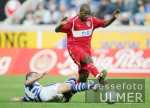 Fussball 1. Bundesliga: Duisburg - Stuttgart, Zweikampf