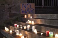 Tuebingen; Stille Mahnwache fuer Frieden auf dem Tuebinger Holzmarkt