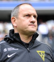 Fussball 2. Bundesliga:  Trainer Ralf Aussem (Alemannia Aachen)