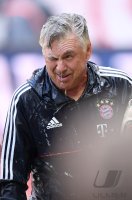 Fussball, 1. Bundesliga  Saison 16/17: Jubel FC Bayern Muenchen mit Schale