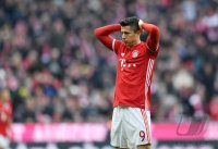 Fussball 1. Bundesliga Saison 16/17: FC Bayern Muenchen - FC Schalke 04