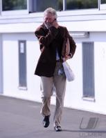 Fussball 1. Bundesliga : Paul Breitner am Handy , Telefon  (FCB)