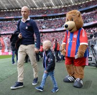 Fussball 1. Bundesliga Saison 14/15: FC Bayern Muenchen - Eintracht Frankfurt