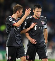 Fussball Champions League  Saison 2010/2011: Thomas Mueller, Mark van Bommel (v. li., FC Bayern Muenchen)