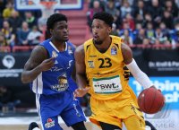 Basketball 1. Bundesliga 16/17 Hauptrunde: Walter Tigers Tuebingen - FRAPORT SKYLINERS Frankfurt