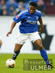 Fussball Bundesliga: S04, Mpenza Einzelaktion