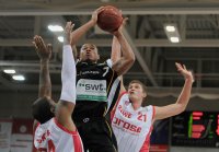 Basketball 1. Bundesliga 2011/2012:  Walter Tigers Tuebingen - Brose Baskets Bamberg