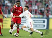 Fussball 1. Bundesliga: Koeln - Bayern, Zweikampf