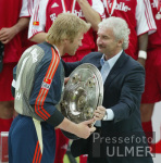 FUSSBALL  1. Liga  FC Bayern  JUBEL  Meisterschale