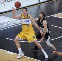 Basketball  1. Bundesliga  10/11   Walter Tigers Tuebingen - EWE  Baskets Oldenburg