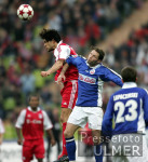 Fussball 1. Bundesliga: Bayern-Rostock; Zweikampf