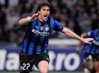 FUSSBALL  International CHL 09/10:  JUBEL Diego Milito  (Inter)