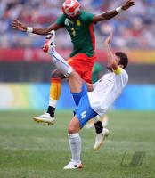 FUSSBALL  Olympia 2008   Vorrunde  Maenner Kamerun - Italien