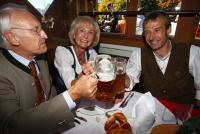 FUSSBALL 1. BUNDESLIGA: Bayern besucht das Oktoberfest